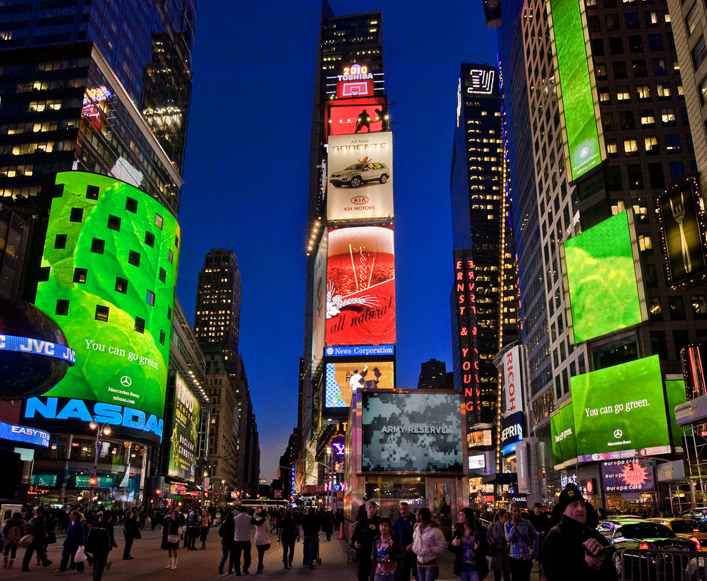 Times-Square-Mercedes