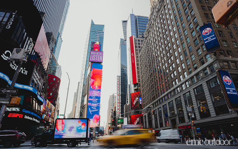 OOH Digital and Mobile billboard in NYC