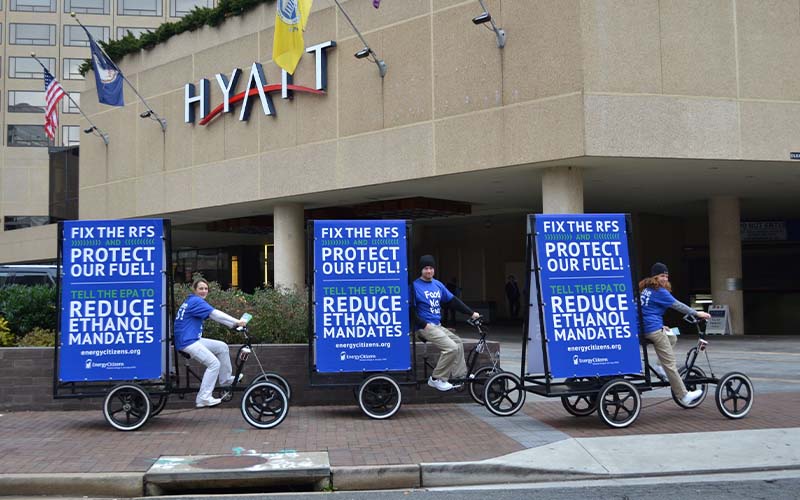 OOH advertising with pedicabs 