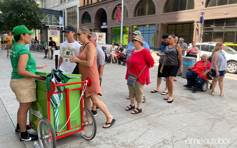 line waiting for seattle pops